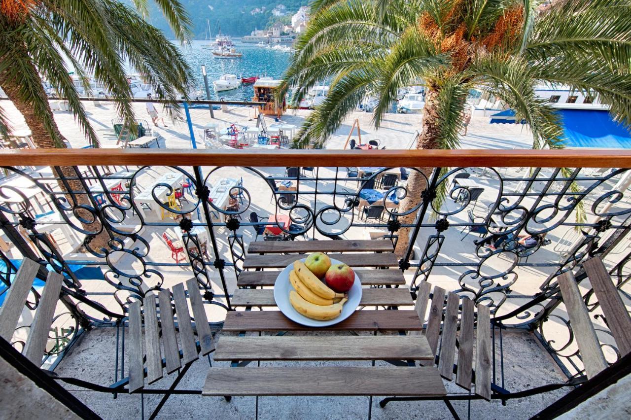 Seafront Rooms Koluna Komiža Exterior foto